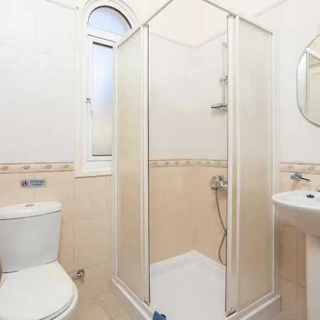 Petra Paralimni